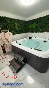 Jacuzzi sauna 5min pied gare - Image 1