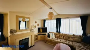 Cozy Private Static Caravan at Llyons Robin Hood - Silver Birch Way 11 - Image 4