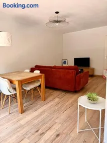 Magnificent renovated apartment, 2 rooms of 45 m2, close tothe sea, top floor, terrace - Image 3