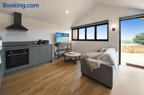 Surrey River Hideaway - Image 3