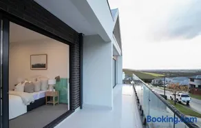Modern House with Elegant views - Image 4