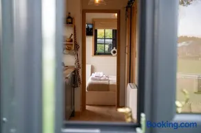 The Oak at Nest and Loaf - Image 3