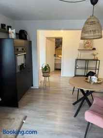 Quiet Modern Apartment - Image 3