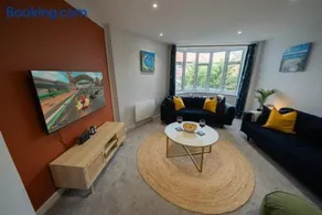 The Westbourne Nest 3BR Your cosy home away - Image 2
