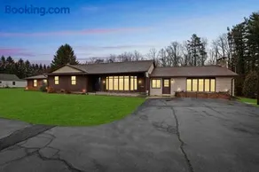Luxury-Cabin Mount View *Gym*Game Room *Fire Place - Image 3