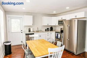 Sunny Hill Cottage with 4 Beds - Image 2