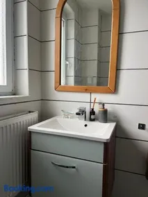 Rim Ferienwohnung 4 Räume 3 Schlafzimmer und 1 Wohnzimmer 2 Badezimmer in Lauchhammer West EG 100 qm - Image 3