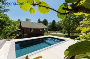 Adventure Cottage with pool and big garden - Image 1