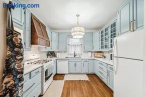Hottub, Pool Table, Bball, pets, Firepit, Sleeps 8 - Image 2