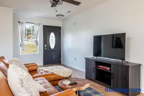 Cozy Cabin Retreat w Arcade Hot Tub near Dolly - Image 2