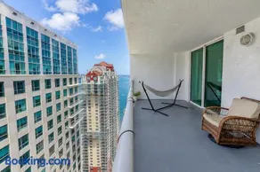 4 bed full condo in Miami with skyline & sea view - Image 3