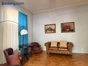 Old Town Family House - Image 3