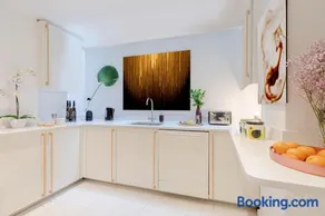 Explore the MOST EXQUISITE West-End from a Harrods FAMILY and COUPLE HOME - Image 2