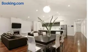 Spacious apartments in the heart of Sorrento - Image 3