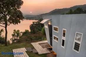 Twist, Tiny home on the Cliff - Image 2