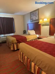 Mitchell Inn and Suites - Image 5