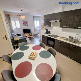 gîte 65 m2 200 m gare t-g-v et fac 400 m centre-ville grand parking 250 places gratuit face au logement - Image 2