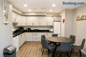 Coach House Accommodation - Room 7 - Image 3