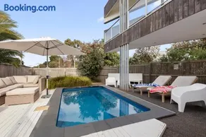 The Point - Luxury Beachside Entertainer With Heated Pool - Image 2