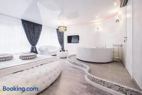Jacuzzi Romantic Apartment - Image 3