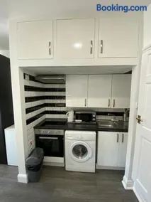 Whitehorse's Gated Studio Apartment - Image 4