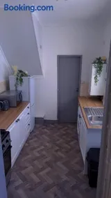 Cozy 2-Bedroom Apartment in Tyne and Wear - Image 3