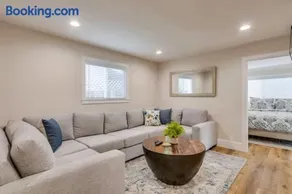 Gorgeous Upgraded 5 Bedroom & 4 Bath Home With Jacuzzi - Image 2