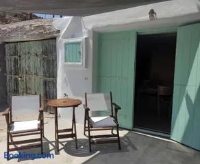 Apanemo Beach House Agios Nikolaos Kimolos - Image 1