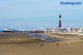 Simpson Beach View Apartments by Blackpool Service Apartments - Image 2