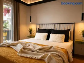 Chic Athens Suite Modern & Central - Image 2
