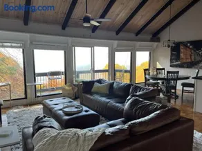 Remarkable Mountain Escape! Breathtaking Views & Pet Friendly! - Image 3