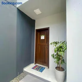 Casa completa com 2 quartos e garagem perto do aeroporto - Image 3