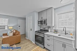 Convenient Apt Close to Downtown - Image 1