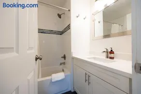 Bright Pacifica Townhouse - Image 5