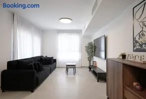 3BR charming on the 14th floor overlooking the sea - Image 3