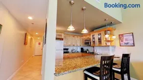 Castle B17 Contemporary Condo with Pool, Beach Access and Free Parking - Image 5