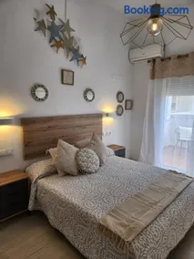 Triplex Adosado de cuatro dormitorios de esencia marítima a 2 minutos de la playa! - Image 3
