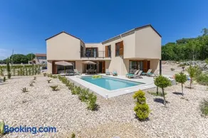 Villa Olive Court Kras - Image 1