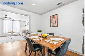 5BR Home - Sleeps 12 - Near Downtown & Med Center - Image 3