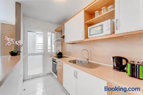100m to a beach Spacious apartm - Image 2