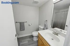 Pine Brook 1019 I Modern 15Br Apartment ! Pool - Image 3