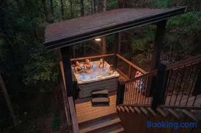 New Cabin w Hot Tub + Views Sleeps 12 - Image 1