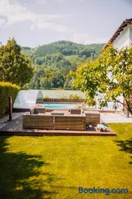 Bungalow Donaublick mit Pool und Garten - Image 2