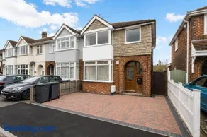 Winchester House Bedford - Parking, Garden, 9 mins to Universal - Image 3