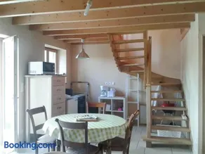 Maison accueillante à Plehedel avec jardin et parking privé - Image 4