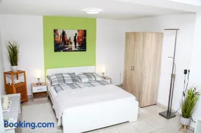 INDIVIDUAL APARTMENTS - Zentrale, ruhige Wohnung in Innenstadt - Küche, Parkplatz, Terrasse, SmartTV, Netflix - Image 1