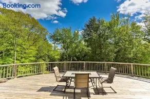 Stunning 5BR at Hunter and Windham w Oversized Deck, 5 Acres, and Mountain View - Image 3
