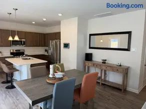 Sanford Home - Private Room 01 - Image 4