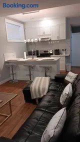 Elegant Executive Suite, Private Comfortable - Image 2