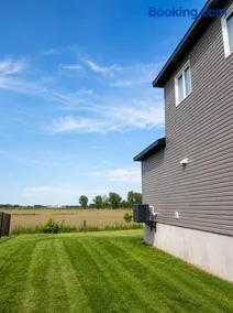 Elegant Country Retreat - Image 2